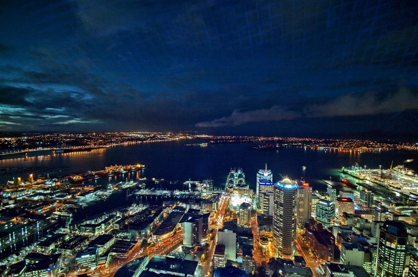 Auckland_bei_Nacht_blick_nach_Norden.